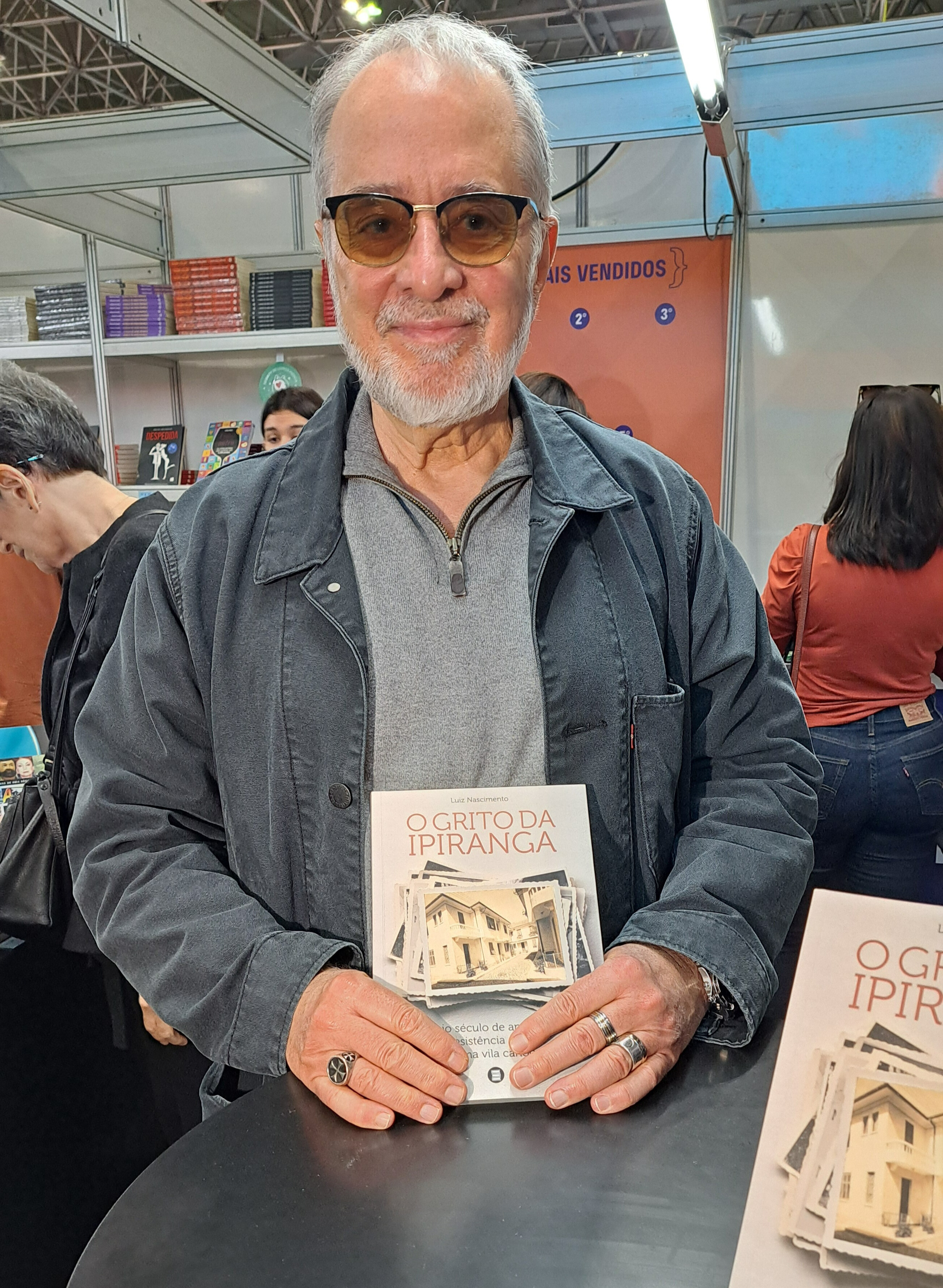 O jornalista Luiz Nascimento divulgou sua obra O grito da Ipiranga. Ao entregar um exemplar ao presidente da Legião da Boa Vontade (LBV), José de Paiva Netto, o autor deixou uma mensagem significativa: “Caro Paiva Netto, aqui as lembranças de uma geração que encarou a ditadura e não perde a esperança. Abraços”.