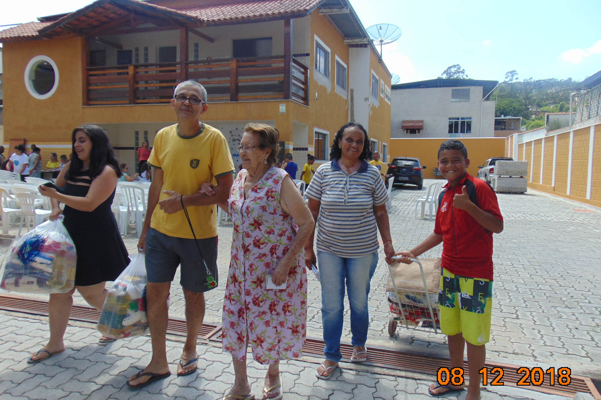 Em BH, sua doação = mesa farta + corações felizes