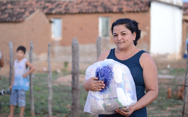 Antônio Martins, RN — Ao receber a cesta de alimentos da LBV, o sentimento das famílias atendidas por essa ação é um só: felicidade! :)
