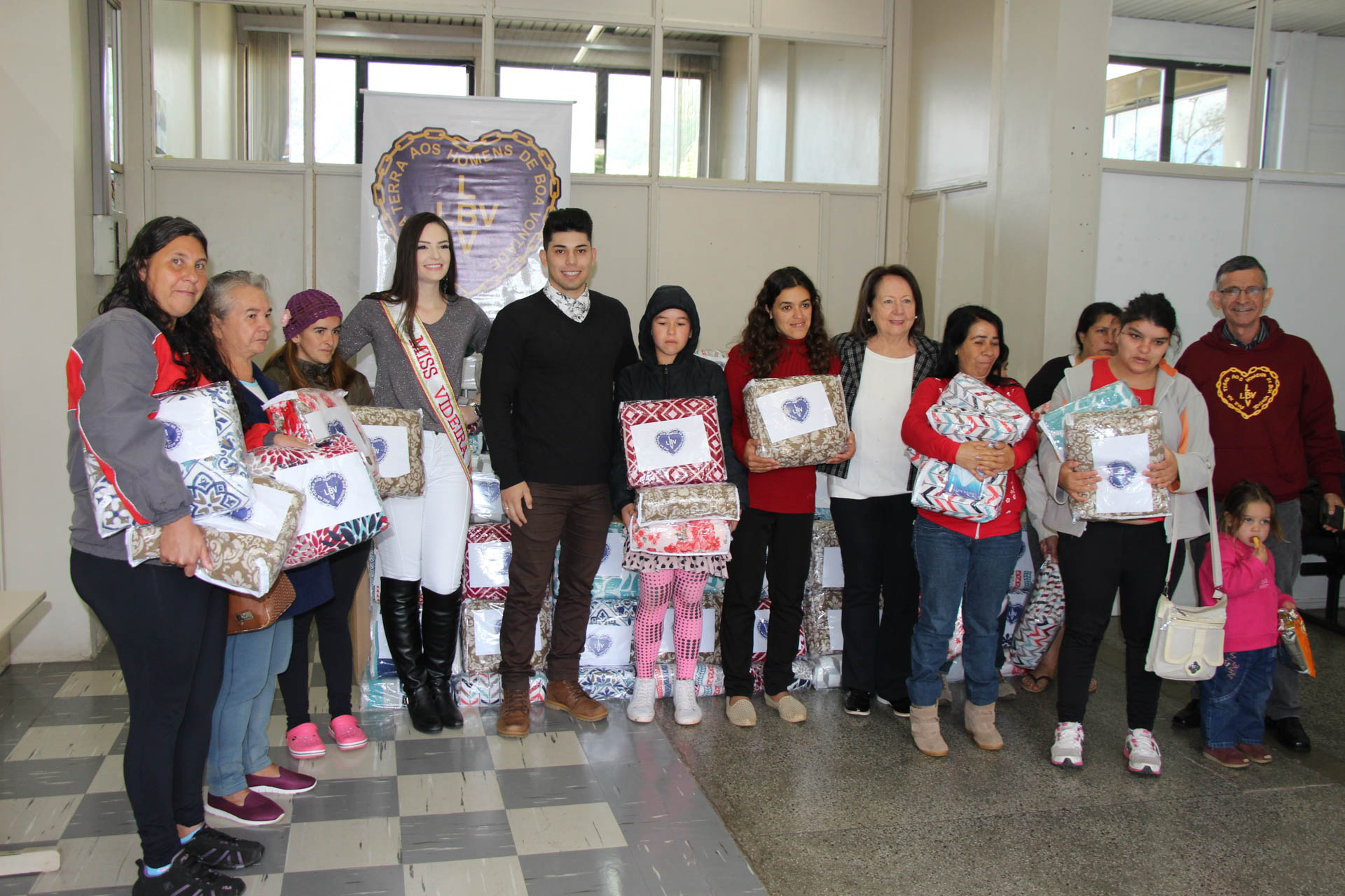 Videira/SC: O evento ocorreu no Departamento de Assistência Social da Cidade. As famílias beneficiadas são atendidas por instituições parceiras da LBV;