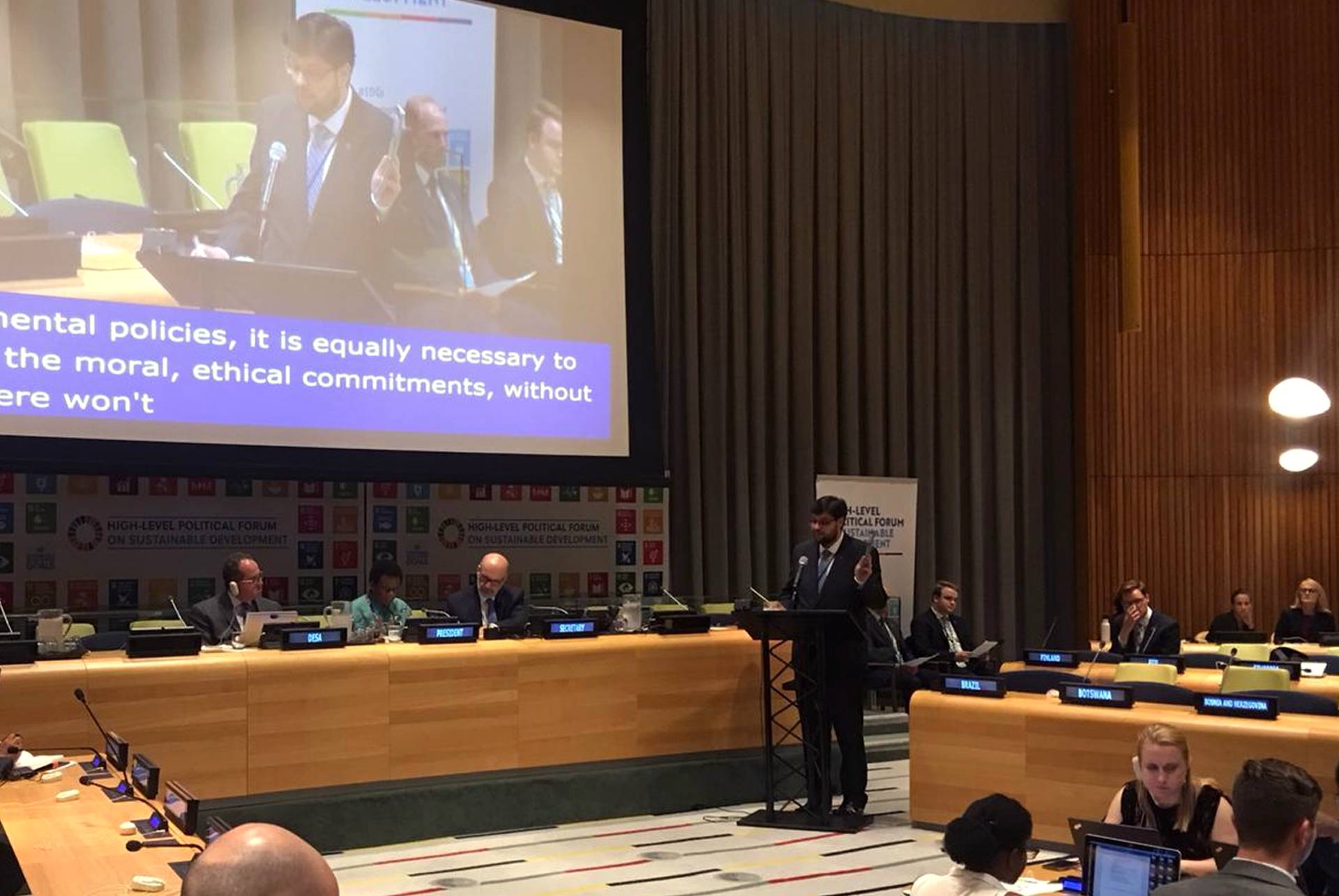 Nova York, EUA — A LBV realizou nesta quinta-feira, 19, um discurso no Plenário da ONU, destacando aos líderes mundiais, chefes de Estado e representantes de organizações da sociedade civil, o seu trabalho de vanguarda, que reforça fatores protetivos de comunidades e famílias em situação de vulnerabilidade social, mais suscetíveis aos efeitos das mudanças climáticas e à falta de serviços básicos.