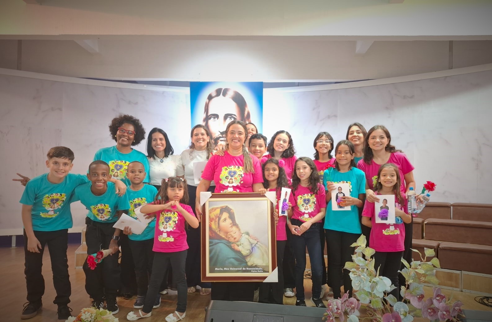 Uberlândia/MG — Linda apresentação do Coral Infantojuvenil da Religião Divina no 50° Encontro Ecumênico das Mães de Boa Vontade.
