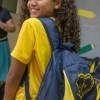 Campo Grande, MS - Após receberem os materiais pedagógicos, as crianças fizeram questão de posar para a foto exibindo seus kits.