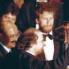Paiva Netto e Isaac Karabtchevsky - Público superlota o Theatro Municipal do Rio de Janeiro para assistir ao 3o Concerto da LBV de Músicas Clássicas. Após a belíssima audição, sob a batuta de Karabtchevsky (que aparece ao lado de Paiva Netto no destaque), o dirigente da LBV acena para a plateia.
