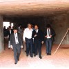 1987: La karmemora D-ro João Jorge Saad (1919-1999), fondinto de la Grupo Bandeirantes, vizitas la konstruejon de la Templo de Bona Volo, apud sia malnova amiko Paiva Netto, kiun li karese nomis José.