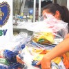 Entrega de canasta de alimentos a familias atendidas por la LBV.