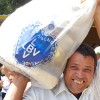Goiânia, GO — Famílias que se encontram em situação de vulnerabilidade social foram contempladas com cestas de alimentos não perecíveis provenientes da campanha Natal Permanente da LBV — Jesus, o Pão Nosso de cada dia!.