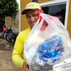 Inhumas, GO — No semblante do atendido, a felicidade em ter nas mãos a cesta de alimentos que é a certeza de um Natal mais digno e feliz. A você que colaborou, o nosso muito obrigado.