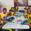 Cachoeiro de Itapemirim/ES - Os kits, compostos de acordo com a faixa etária, vêm com estojo, lápis preto e de cor, canetas, borrachas, tesoura, tubos de cola, cadernos, mochila, dicionários de Português e de Inglês, entre outros itens.