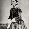 Enfermeira inglesa nascida na cidade italiana de Florença, Florence Nightingale (1820-1910) desenvolveu um importante trabalho de assistência aos enfermos e de organização da infra-estrutura hospitalar durante a guerra da Criméia (1854 -1856).
