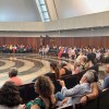 Brasília, DF — Peregrinos do Templo da Boa Vontade e Cristãos do Novo Mandamento de Jesus do Brasil e do exterior acompanham a Cruzada do Novo Mandamento de Jesus, Reunião da Comunhão com Deus deste 2 de março, em celebração aos 83 anos de vida do Irmão Paiva e celebrando os 25 anos do Oratório, completados em 27 de fevereiro.
