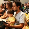 São Paulo, SP — Famílias acompanham junto com as crianças o novo livro “Vamos orar com Jesus”.
