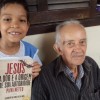 JOINVILLE, SC — Encontro de gerações! Durante visita do DAE (Departamento de Assistência Espiritual),&nbsp;Soldadinho de Deus faz a leitura do livro Jesus, a Dor e a origem de Sua Autoridade ao senhor do lar.
