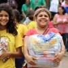 MARINGÁ, PR — Na Cidade-Canção, as famílias atendidas pela LBV têm um motivo a mais para sorrir. A entrega dos alimentos coroou um importante trabalho desenvolvido durante todo o ano com crianças, jovens, adultos e idosos na cidade, por meio de diversos programas socioassistenciais mantidos pela Instituição graças à ajuda do povo.