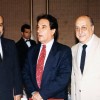 O dirigente da LBV confraterniza com os jornalistas José Carlos Araújo e Paulo Rappóccio Parisi, por ocasião do 3º aniversário da Rádio CBN, em 19/10/1994, no Rio de Janeiro, RJ.
