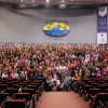 Jovens presentes no Plenário José de Paiva Netto, durante Encontro Jovem de Boa Vontade.
