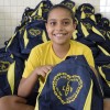 Rio de Janeiro, RJ: A campanha incentiva crianças a frequentarem a escola, proporcinando material de qualidade e contribuindo para a melhoria da autoestima e do desempenho escolar delas.