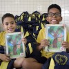Rio de Janeiro, RJ - Tiago Silveira, 8 anos, 4º ano do ensino fundamental (direita), descreve a emoção de ganhar o seu Kit Pedagógico: “gostei muito do kit porque vou ficar com mais lápis, mais canetas, apontador, tudo. Ele me ajuda nos trabalhos, no dever de casa. Recebi estojo, folhas de ofício, régua, canetas. Sou bom aluno, adoro matemática, porque adoro fazer contas. Gosto muito de estudar na LBV porque aqui é muito legal, tem professores e amigos legais. Muito obrigado aos colaboradores e um abraço a todo mundo.”