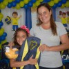 Maricá, RJ: Na foto, a sra. Vanessa de Souza Araújo, mãe da Emanoele, de 10 anos. “O atendimento aqui é maravilhoso. O material da LBV ajuda bastante na escola e ajuda a gente também. Nota 10! Parabéns à LBV, que é maravilhosa!, disse agradecida.