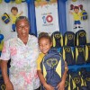 Maricá/RJ: Jandira Félix, avó da pequena Débora, de 8 anos, descreve a emoção de ser ajudada pela LBV num momento difícil para sua família: “A LBV me ajudou bastante, eu tive que assumir minhas sobrinhas que têm problemas, agora tem minha neta Débora. Material não podia comprar porque perdi tudo na enchente e a LBV me ajudou de novo. Não faltou material para as meninas, não faltou roupa. A LBV tem ajudado muito a gente, essa Instituição é abençoada. Agradeço muito a Deus e a LBV, que se preocupa com a gente. Esse kit pedagógico faz muita diferença na vida da gente, eu tenho problema de saúde, estou encostada. Quero agradecer a todos que ajudam a Legião da Boa Vontade. Estou muito feliz”.