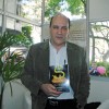 O escritor Sergio Glantin autografou sua recente obra 