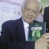 O senador da República Pedro Simon recebeu os cumprimentos da equipe da LBV pelo lançamento, durante a 59ª Feira do Livro de Porto Alegre, do seu livro Fé e Politica — de Pedro a Francisco, em que comenta a conjuntura nacional e analisa as relações entre a fé e a política. No evento, ele autografou um exemplar da obra ao dirigente da Legião da Boa Vontade: 