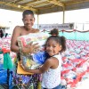 Rio de Janeiro, RJ — A satisfação em levar a cesta de alimentos e a certeza de um fim de ano mais digno é facilmente constatada no semblante dos atendidos pela LBV.