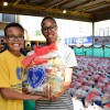 Rio de Janeiro, RJ — A dona Cassiana Aparecida de Souza e seu filho Vitor Hugo foram beneficiados pela tradicional Campanha de Natal da Legião da Boa Vontade.