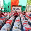 Rio de Janeiro, RJ — A LBV contou com o apoio valorosos de voluntários para a entrega das cestas de alimentos para as famílias em situação de risco social. Na foto, da esquerda à direita: os atores Victor Meirelles, Gabriel Fuentes, Giselle Lopes e Drico Alves.
