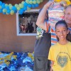Nova Friburgo, RJ — A satisfação em levar a cesta de alimentos e a certeza de um fim de ano mais digno é facilmente constatada no semblante desta família atendida da LBV. O sr.Silveira relatou a alegria em poder ir trabalhar e deixar sua filha na LBV.