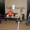 No Espaço Café Literário, o escritor Alberto Mussa (camiseta laranja), o arquiteto e historiador Nireu Cavalcanti e o professor de História Antonio Edmilson Martins Rodrigues (camisa listrada) abordam o tema 