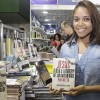 Ao visitar a 17º Bienal Internacional do Livro do Rio, a jovem Gabrielle Stephany, de 15 anos, foi primeiro adquir os livros do escritor Paiva Netto. 