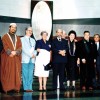 Em outubro de 1992, alguns dos membros do Conselho de Honra para a Construção do ParlaMundi reúnem-se no Templo da Boa Vontade. Ao centro, Paiva Netto, Diretor-Presidente da LBV Mundial. Da esq. p/ a dir., o professor José Jorge, orador ofiial da Federação Espírita Brasileira; Murilo Felisberto (Agência DPZ); sheik Mohamed Benizam, representante Islâmico; o saudoso Líder Espírita Teodoro Lausi Sacco; a irmã evangélica Marlene Bentim; Pai Jamil Rachid, Presidente da União das Tendas de Umbanda e Candomblé do Brasil; Monja Budista Yvonette Gonçalves (Templo Higashi Honganji); Monge Budista Ricardo Mário Gonçalves (Templo Higashi Honganji); R. R. Roberto, engenheiro-arquiteto responsável pelo projeto e construção do Conjunto Arquitetônico, que reúne o TBV e o Parlamento Mundial da Fraternidade Ecumênica; o saudoso João Jorge Saad, fundador da Rede Bandeirantes de Rádio e Televisão; e Haroldo Rocha, representante da LBV na Europa.
 
