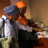 Integrantes da Delegação da República do Mali — Alido Camara (E), fundadora e presidente da Association de Médiation Interculturelle Euro-Afrique, e Marian Nian — conferem a revista BOA VONTADE Mulher, entregue a participantes da 63ª Sessão da Comissão sobre a Situação da Mulher, em Nova York, nos Estados Unidos.
