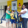 Juiz de Fora/MG - O evento contou com a presença da voluntária Cláudia Cardoso (E), que entrega o Kit de material pedagógico para Tailaine, de 8 anos, atedida pela LBV! A solenidade foi acompanhada por voluntários, parceiros e amigos de Boa Vontade.