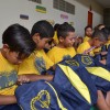 Campina Grande, PB - Curiosidade nos primeiros instantes e muita felicidade ao ver cada ítem do kit pedagógico!