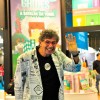 SEXTA-FEIRA, 1º — Olhe só quem foi à Bienal do Livro: o artista plástico Daniel Azulay! \o/
