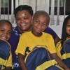 MARINGÁ, PR — A atendida Ana Júlia, de 10 anos, reconhece a importância do kit pedagógico para seu futuro. “Ele vem para ajudar toda minha família