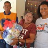 Aracruz, ES — Centenas de famílias acompanhadas pelo Centro de Referência de Assistência Social (Cras) do município foram contempladas pela Campanha de Natal da Legião da Boa Vontade. A primeira parada no roteiro solidário se deu no Centro de Convivência da Terceira Idade, beneficiando famílias de Morobá e Itaputera.