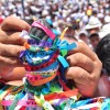 Durante os festejos, os devotos fazem seus pedidos e amarram as fitinhas do Senhor do Bonfim.
