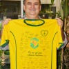 Ator e diretor Vicentini Gomez com a camisa da campanha solidária.