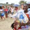 Dona Inês, PB — Famílias em situação de vulnerabilidade social levam para seus lares a certeza de mesa farta no fim de ano: cestas de alimentos da campanha de Natal da LBV.