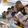 Pessoas de todas as idade participam da 60ª Feira do Livro. O lançamento do escritor Paiva Netto Jesus, a Dor e a origem de Sua Autoridade é destaque entre as numerosas publicações.
