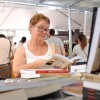 Pessoas de várias regiões, idade e áreas profissionais vão à 60ª Feira do Livro da capital gaúcha em busca dos mais diversos tipos de conhecimento, inclusive o espiritual.
