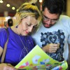 QUINTA-FEIRA, 7 — A leitora Célia Gonçalves da Costa estava passeando pela Bienal e foi conferir a literatura do escritor Paiva Netto. 