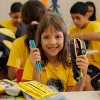 Uberlândia, MG — Para as crianças, o kit é uma motivação para que prossigam com os estudos, longe dos perigos das ruas; para os pais, os materiais pedagógicos são uma importante ajuda financeira, aliviando o orçamento de muitas famílias.