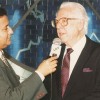 Em 1998, o jornalista concedeu entrevista à Super Rede Boa Vontade de Comunicação. Na foto, Enaildo Viana (E) conversa com o professor.