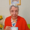 Nilópolis/RJ —  Geminiana Dias Rocha com o livro “101 Lições do Amor de Deus” em seu Lar.
