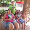 Asunción, Paraguay - Las Iglesias Familiares realizan semanalmente la Cruzada del Nuevo Mandamiento de Jesús en el Hogar. En esa ocasión, se reúnen parientes, amigos y vecinos con el fin de buscar la fuerza y el amparo celestial para vencer los desafíos diarios.