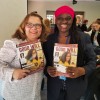 Dra. Mary Okumu (D), Chefe da ONU Mulheres em Serra Leoa, recebe os cumprimentos da equipe da LBV e a revista BOA VONTADE Mulher.
 
